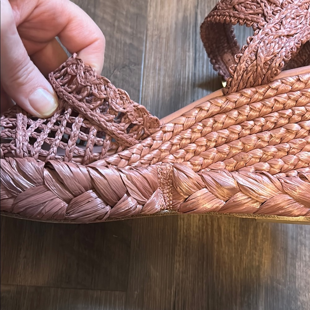 Tory Burch Mauve Woven Sandals - Picture 11 of 12